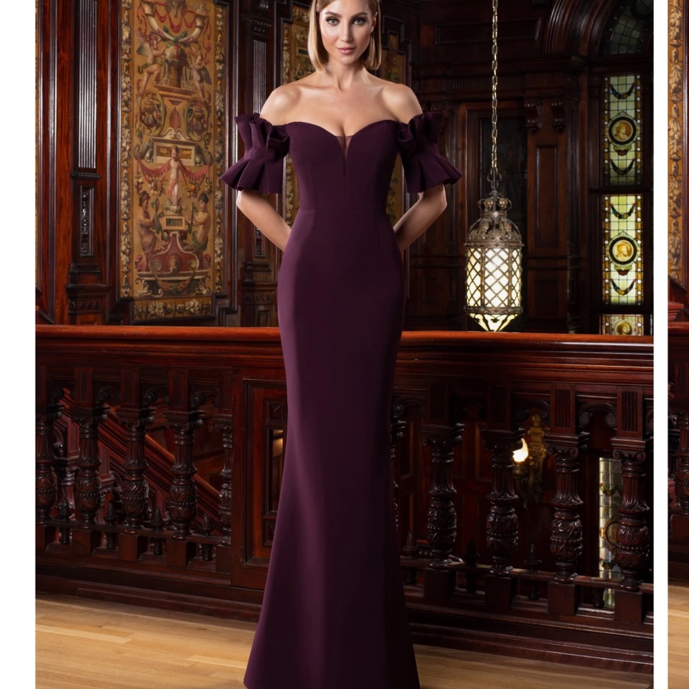 Alexander by Daymour Gown 1569